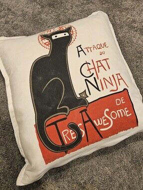 Attaque du Chat Ninja throw pillow